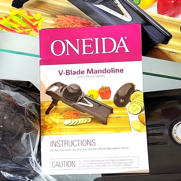 Oneida V-Blade Mandoline slicer, black, 5 slicing options - Picture 5 of 5